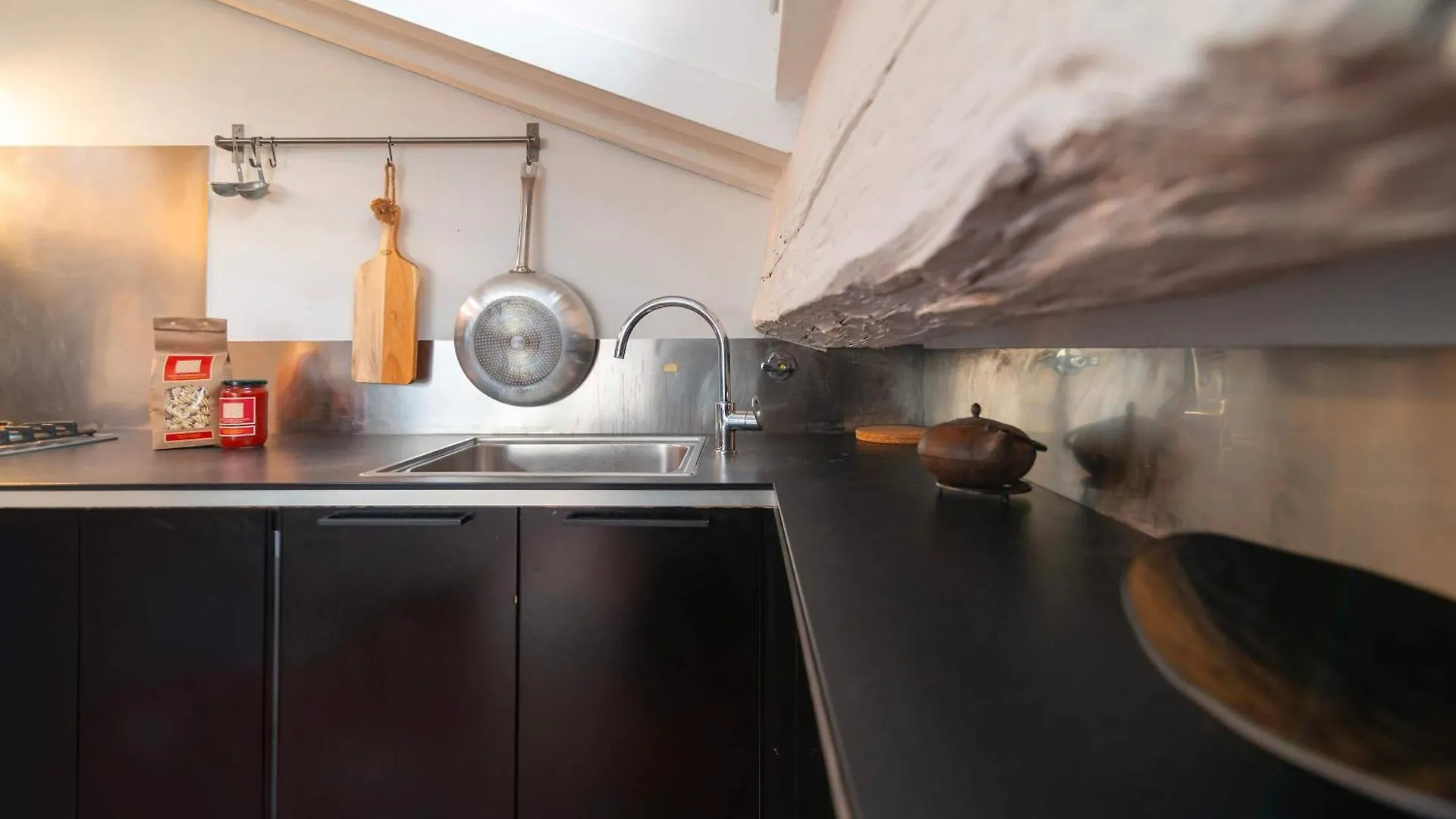 Campo De' Fiori Enchanting Attic Rome Apartment